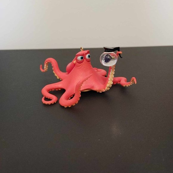 2016 Hallmark Newfound Friends Finding Dory Christmas Ornament - NIB - Picture 2 of 4
